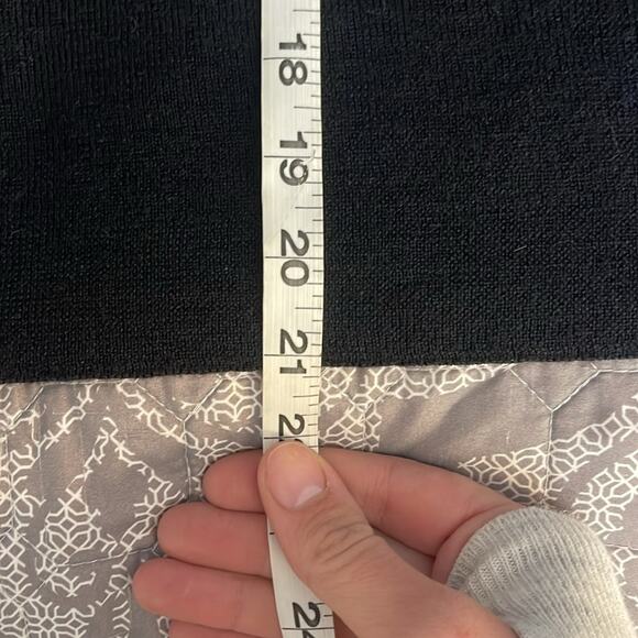 LORD & TAYLOR Black Knit 100% Merino Wool Pull On Skirt Size Medium - Picture 6 of 6